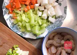 Illustration of how to make shrimp sandwich 4