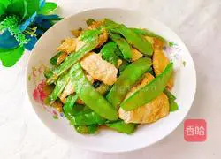 Illustration of how to make scrambled eggs with snow peas 12