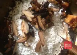 Illustration of how to make steamed pork ribs with lotus leaf glutinous rice 6