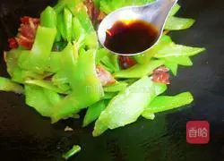 Illustration of how to make fried sausage with green bamboo shoots 9
