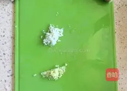 Illustration of how to make glutinous rice meatballs 2