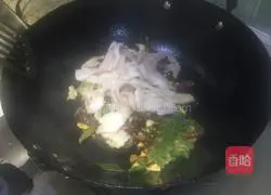 Illustration of how to make twice-cooked pork with garlic sprouts 7