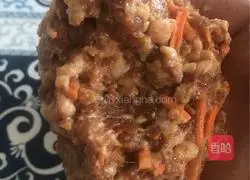 Illustration of how to make steamed carrot meatballs 4