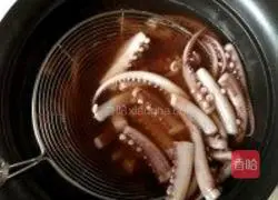 Illustration of how to make spicy shredded squid 2