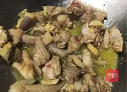 Illustration of how to make spicy taro chicken 4