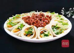 Illustration of how to make shredded pork with Beijing sauce 14