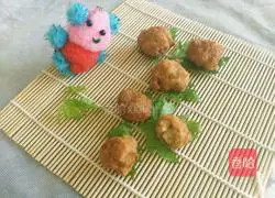 Illustration of how to make fried pork meatballs 6