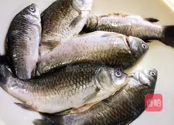 Illustration of how to cook crucian carp 1