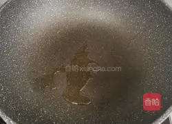 Illustration of how to make shredded pork with Beijing sauce 11