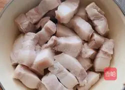  Illustration of how to make braised pork with rose fermented bean curd 3