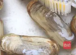Illustration of how to steam razor clams with snow juice 4