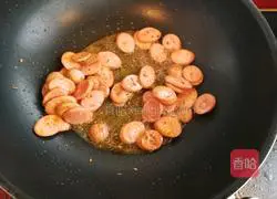 Illustration of how to make fried ham sausage 5