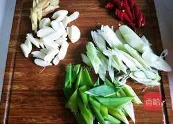 Illustration of how to make dry pot chicken gizzards 2