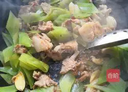 Illustration of how to make fried meat with green bamboo shoots 7