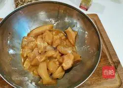 Illustration of how to make fat-reduced and hot fried chicken breasts with colored peppers 1