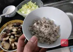 Illustration of how to make eggplant with minced meat and fish flavor 6