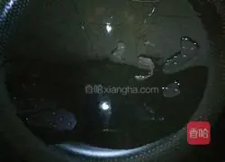 Illustration of how to make diced chicken fried with colored beans 4