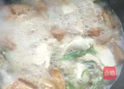 Illustration of how to cook meat in white water 5