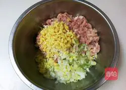 Illustration of how to make golden meatballs 4