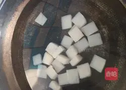 Illustration of how to make wolf tooth potatoes 3