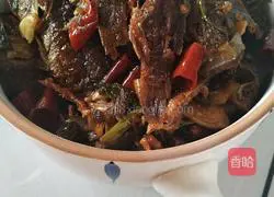 Illustration of how to make crispy small crucian carp 6