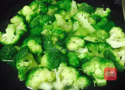 Illustration of how to make fried shrimp balls with broccoli 3