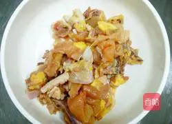 Illustration of how to make braised chicken 1