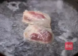 Illustration of how to make pork with pickles and vegetables 3