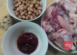 Illustration of braised pork knuckles with peanuts 1