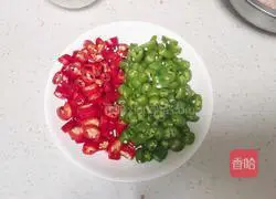 Illustration of how to make double pepper chicken 3