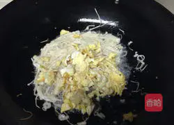 Illustration of how to make scrambled eggs with enoki mushrooms 6