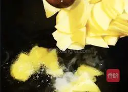 Dry Illustration of how to make pot potato slices 4