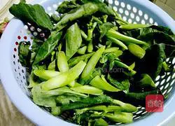 Illustration of how to cook Chinese sausage and kale 1