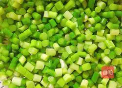 Illustration of how to make stir-fried minced pork with garlic moss and fragrant 1