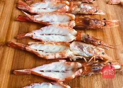 Illustration of how to make steamed shrimp with garlic vermicelli 3