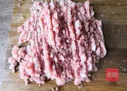 Illustration of how to make minced meat noodles 1