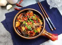 Illustration of how to cook fish with pickled pepper and black bean sauce 13