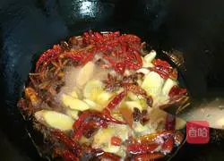 Illustration of how to fry crayfish in oil 2