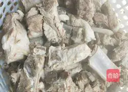 Illustration of home-style sweet and sour pork ribs 2