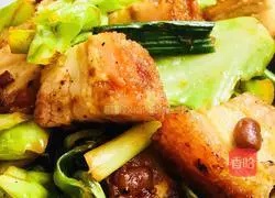 Illustration of how to stir-fry Macau pork with shredded cabbage 11