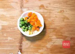 Illustration of how to make two-color radish cup 3