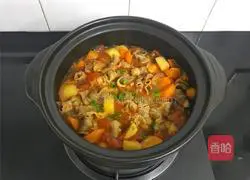 Illustration of the sour and appetizing beef stew with tomatoes 8