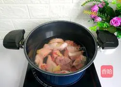 Soybean braised pig's trotters recipe 6