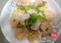 Illustration of how to fry shrimps with crushed black pepper 12