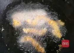 Illustration of how to make crispy chicken tenders 10