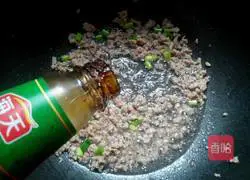 Illustration of how to make minced meat vermicelli 6