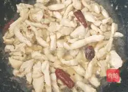 Illustration of how to make shredded pork and garlic yellow 6