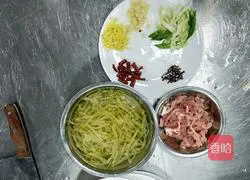 Illustration of making shredded mustard mustard pork 4