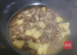 Illustration of how to make potato stewed chicken neck 5