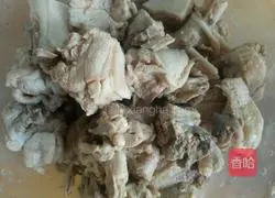 Illustration of how to cook duck legs with potatoes and carrots 4